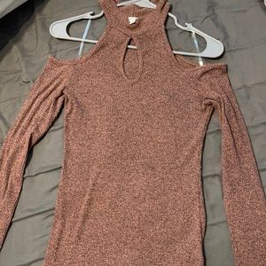 Pink/Brown top with exposed shoulders and cut out at neckline